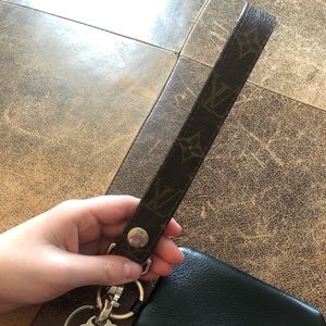 LOUIS VUITTON wristlet